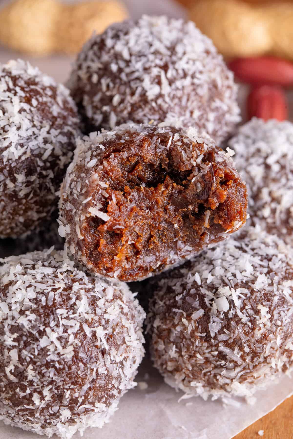Gluten-Free Date Energy Balls with Almonds & Coconut: No Added Sugar